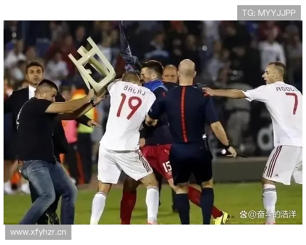 暴力行为在足球规则中的界定与裁判判罚标准解析