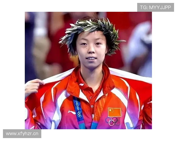 想象张怡宁拎着菜篮子回家，墙上金牌静静发光，这种赛场与柴米油盐的反差太带感