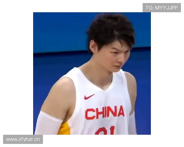 林书豪拎着菜篮逛菜市场，脚下那双运动鞋比我一个月房租还贵